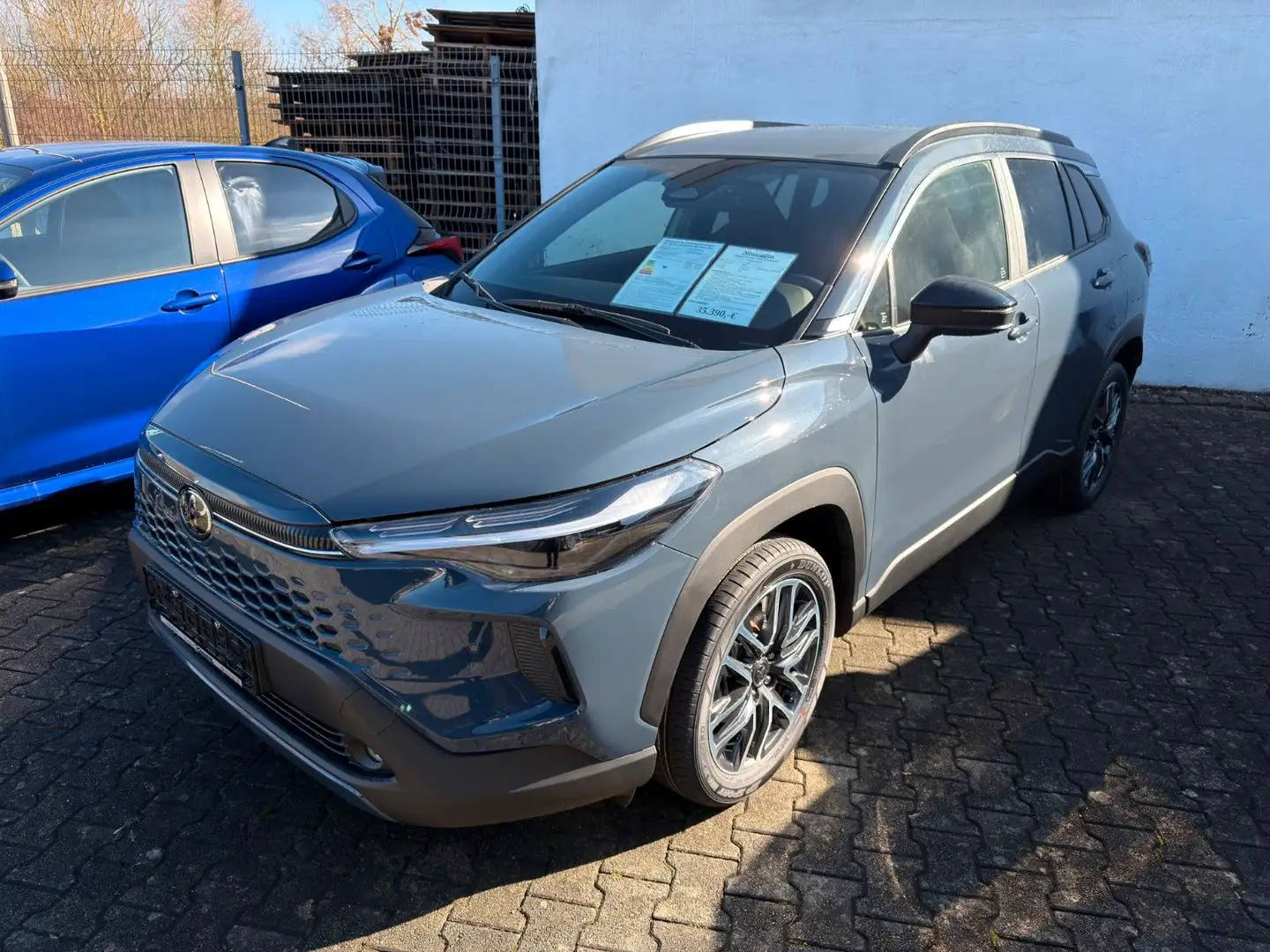 Toyota Corolla Cross 1,8-l-Hybrid Teamplayer (facelift) Grau - 1
