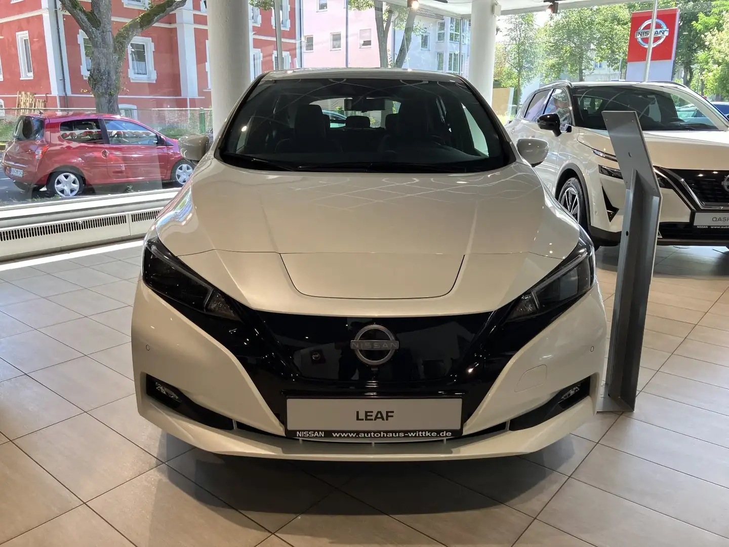 Nissan Leaf (ZE1) Alb - 1