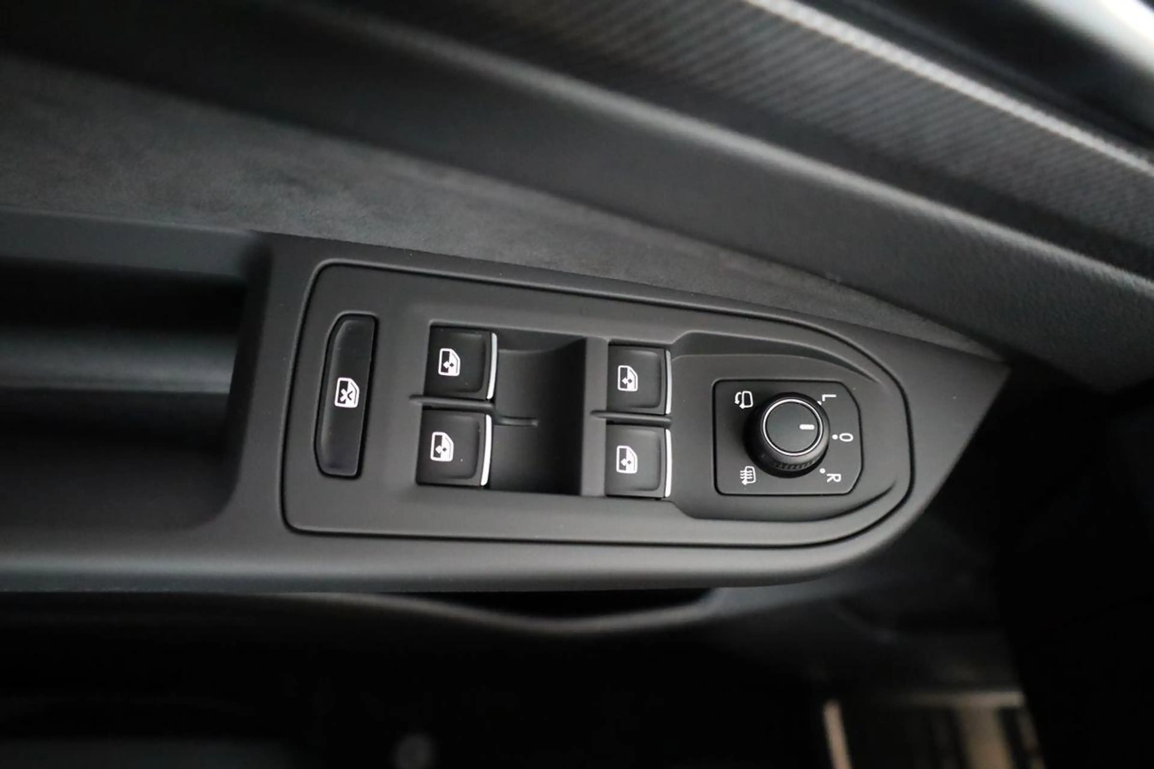 Volkswagen Golf 2.0 TSI 150 kW 4Motion R-Line VIII DSG 4M R-LIN... — photo 7