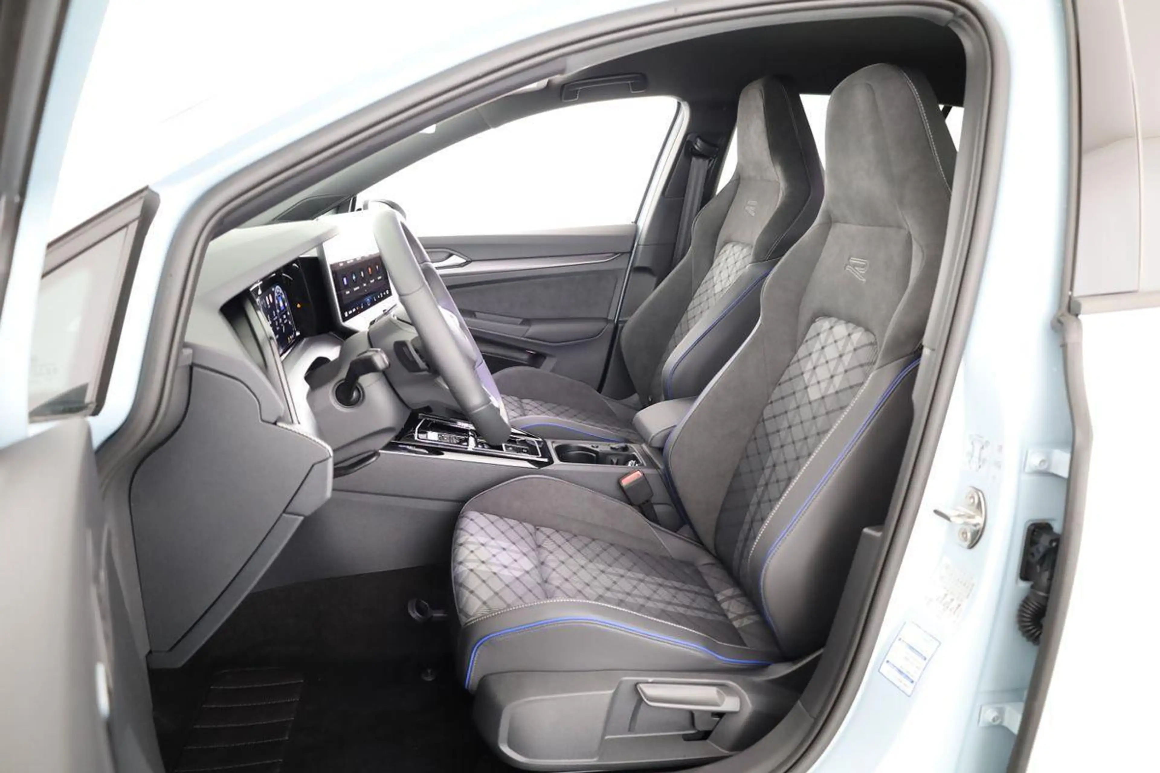 Volkswagen Golf 2.0 TSI 150 kW 4Motion R-Line VIII DSG 4M R-LIN... — photo 9
