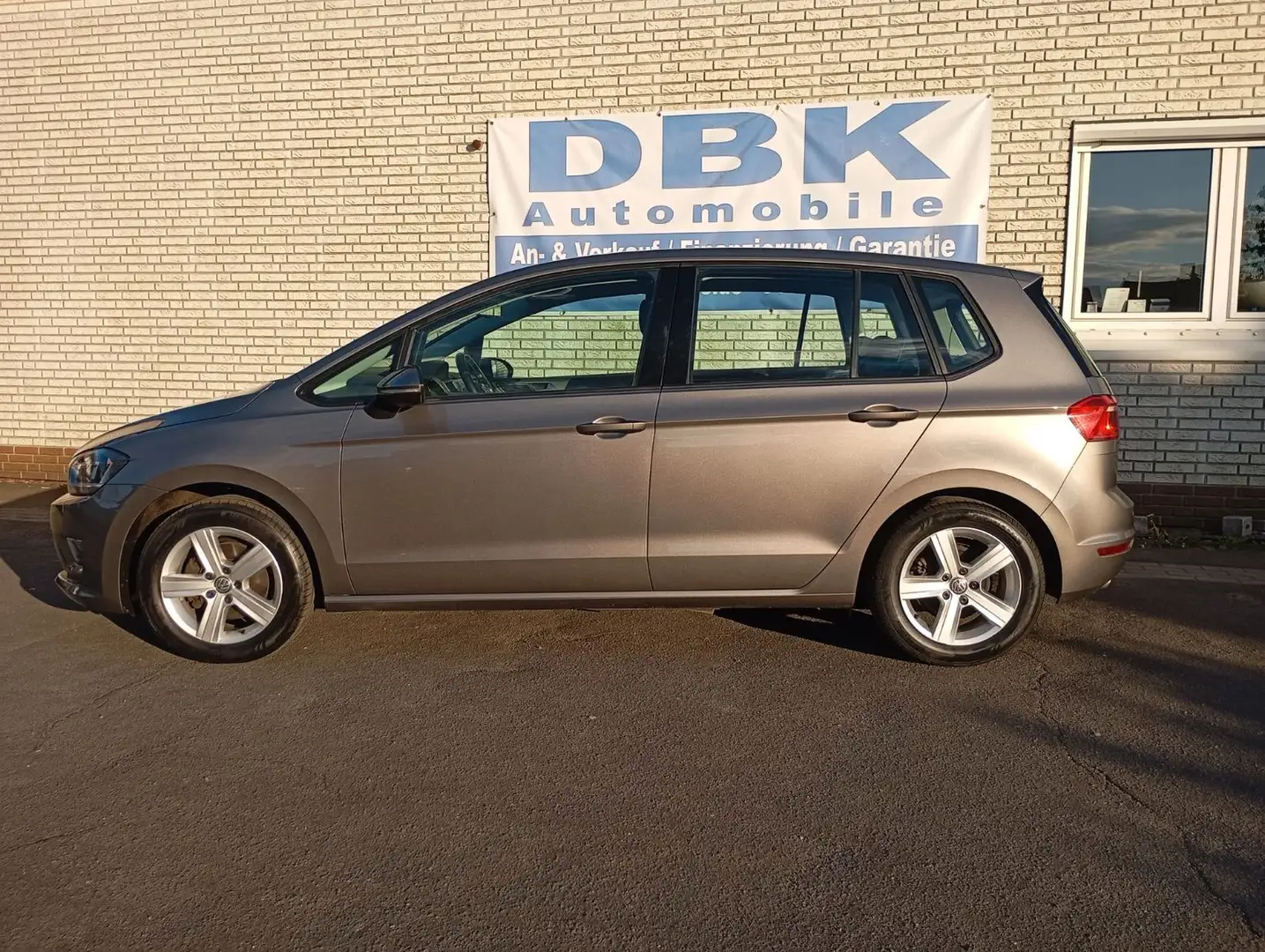 Volkswagen Golf Sportsvan PDC AHK Scheckh. gepfl Gris - 2