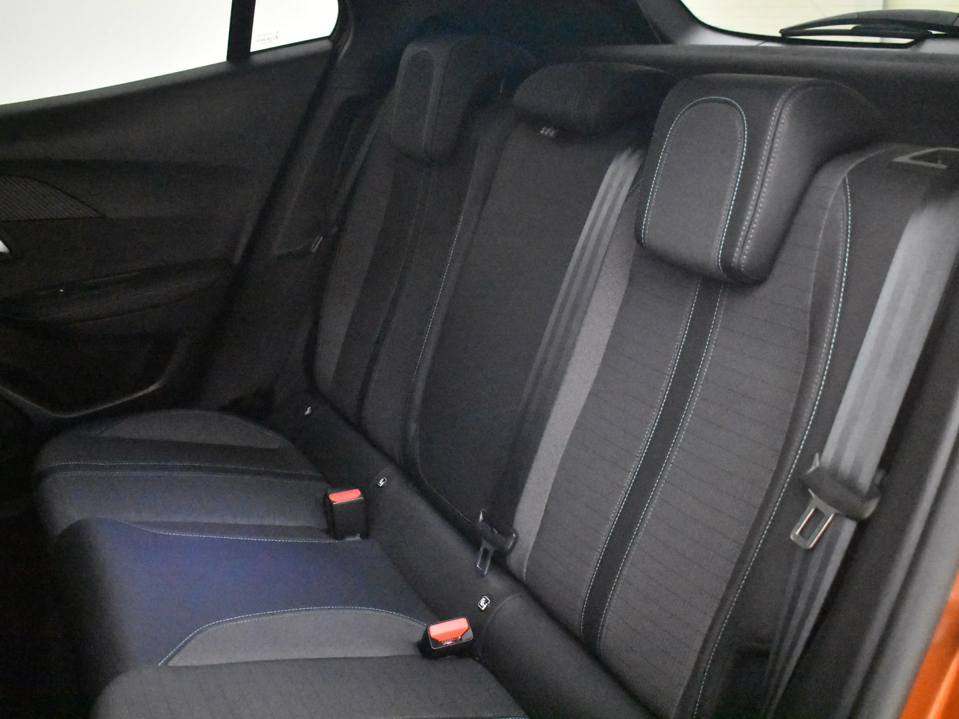 Peugeot e-2008 EV Allure Pack 50 kWh 136PK | Achteruitrijcamera | — photo 9