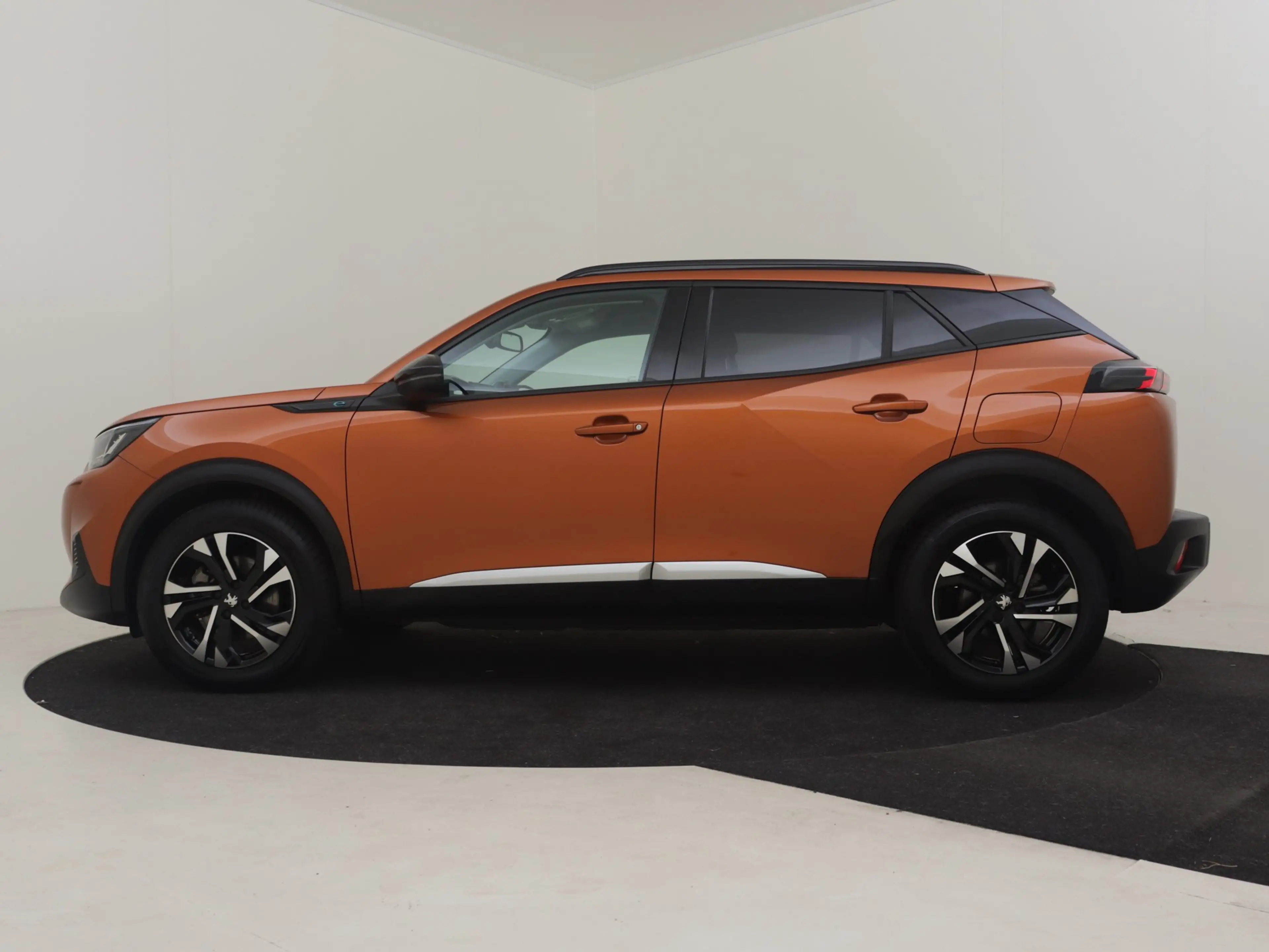 Peugeot e-2008 EV Allure Pack 50 kWh 136PK | Achteruitrijcamera | — photo 3