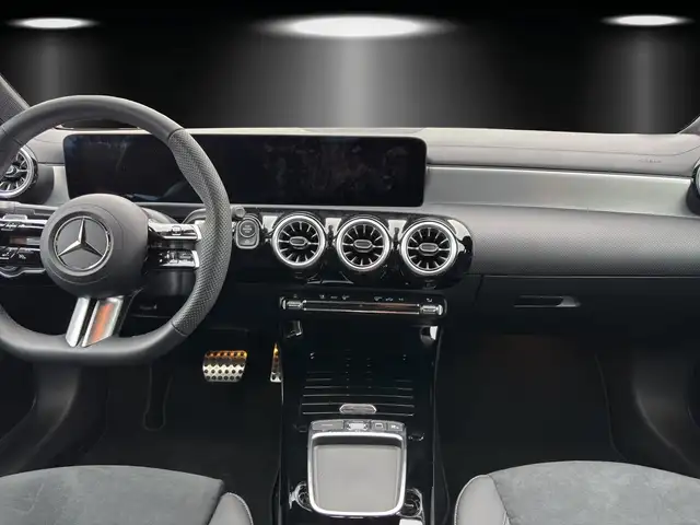 Mercedes-Benz 220 view 9