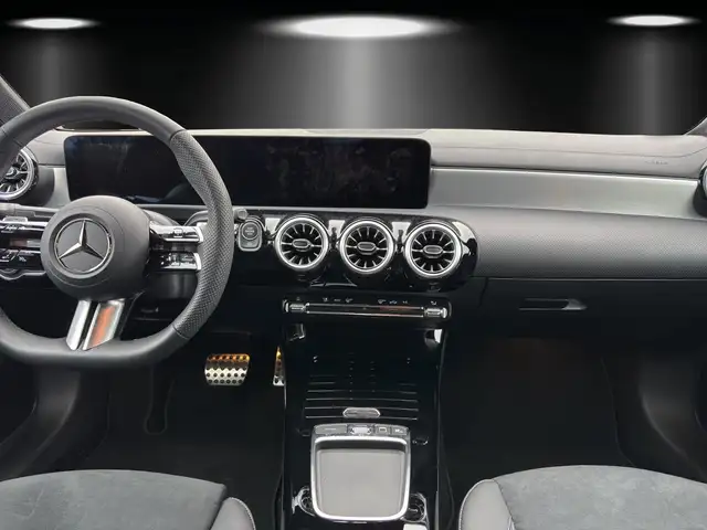 Mercedes-Benz CLA view 9