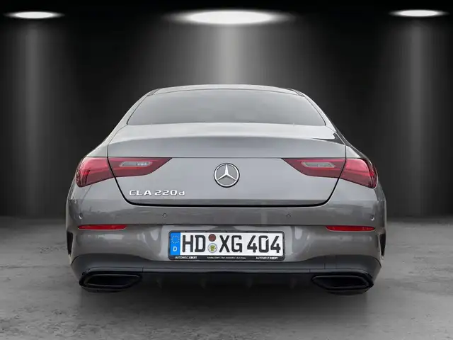 Mercedes-Benz 220 view 4
