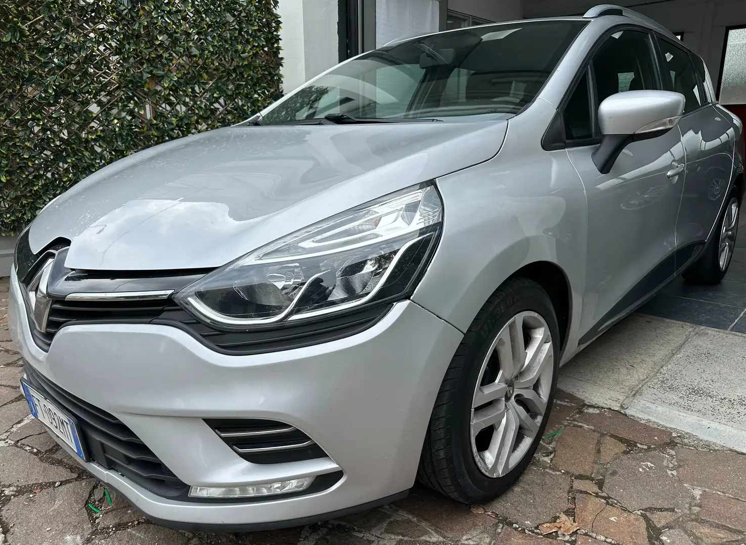 Renault Clio Clio Sporter 1.5 dci 90cv ADATTA A NEOPATENTATI Grigio - 1
