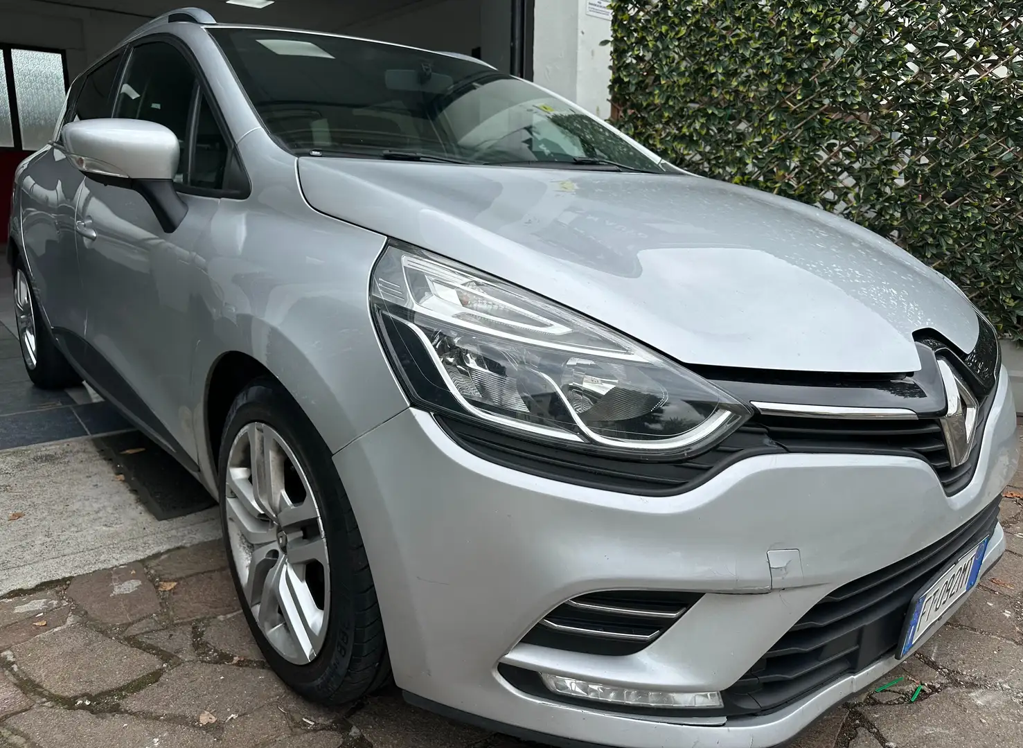 Renault Clio Clio Sporter 1.5 dci 90cv ADATTA A NEOPATENTATI Grigio - 2