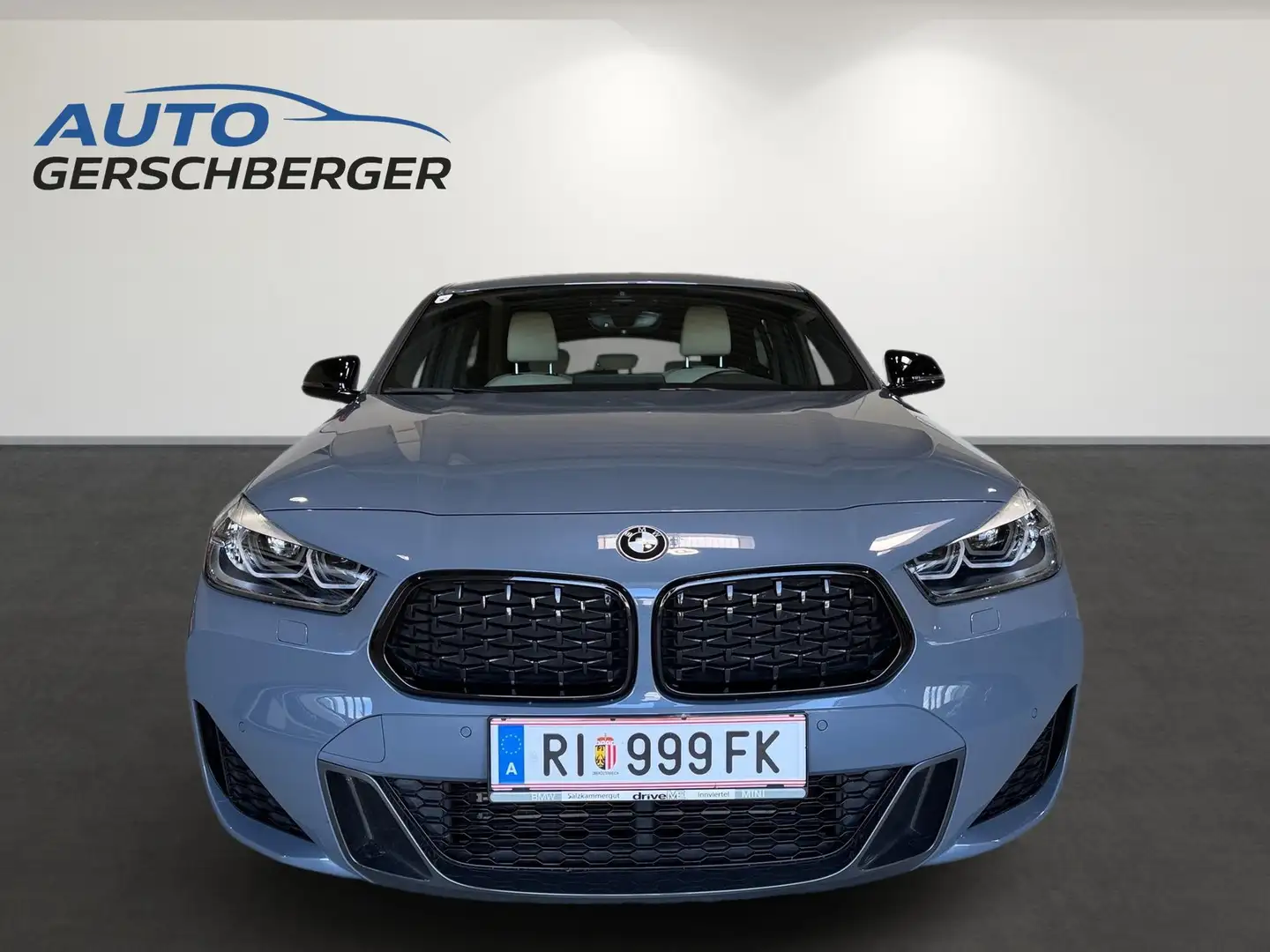 BMW X2 sDrive18d M-Paket Silber - 2