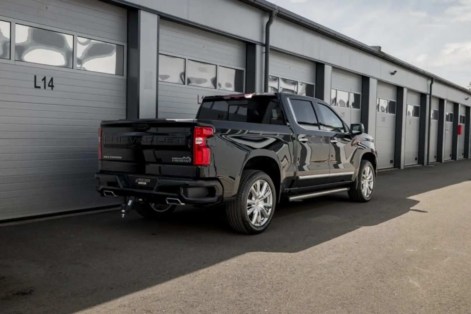 Chevrolet Silverado 1500 High Country Crew Cab Short Box 4x4 Schwarz - 2