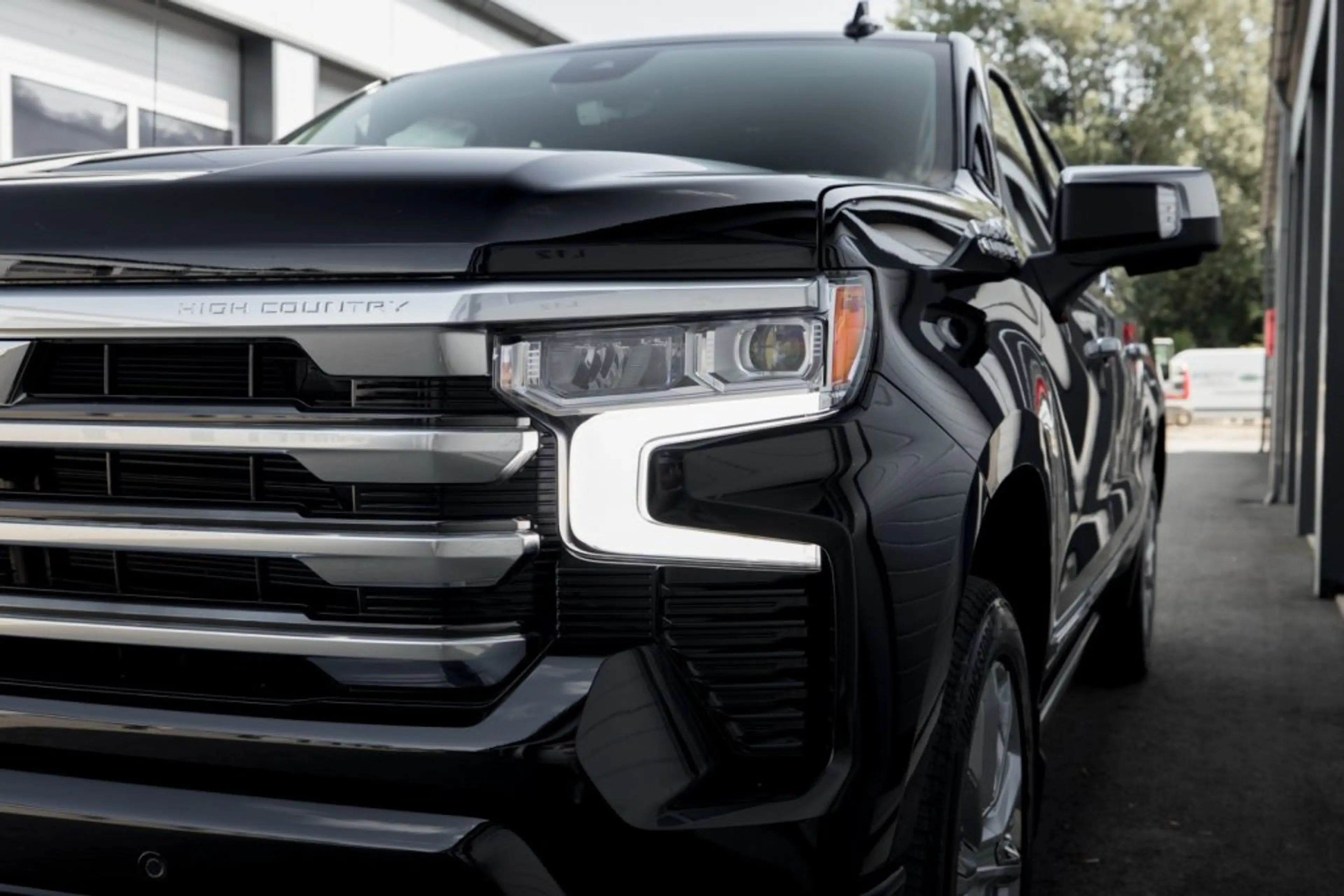 Chevrolet Silverado 1500 High Country Crew Cab Short Box 4x4 — photo 8