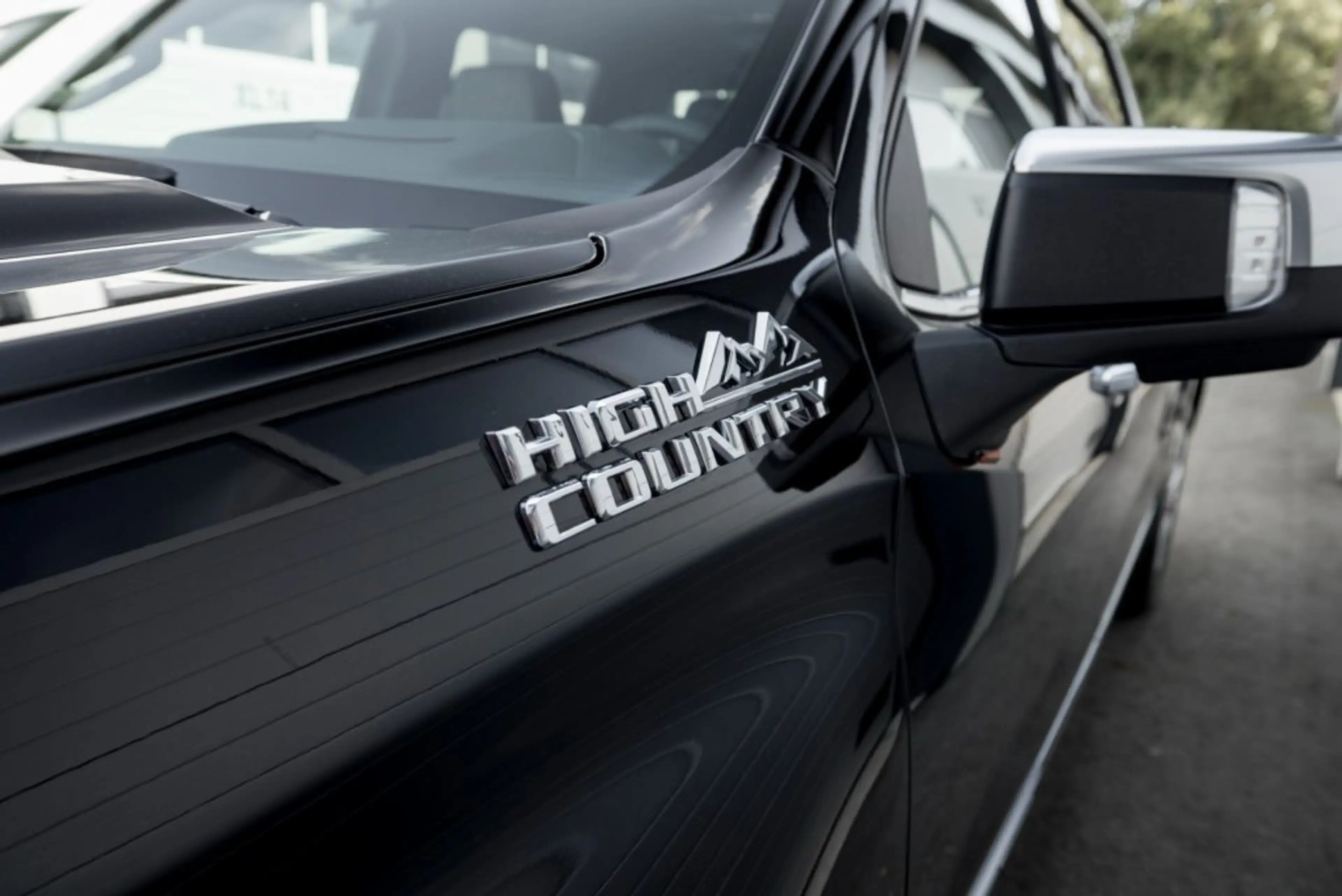 Chevrolet Silverado 1500 High Country Crew Cab Short Box 4x4 — photo 9