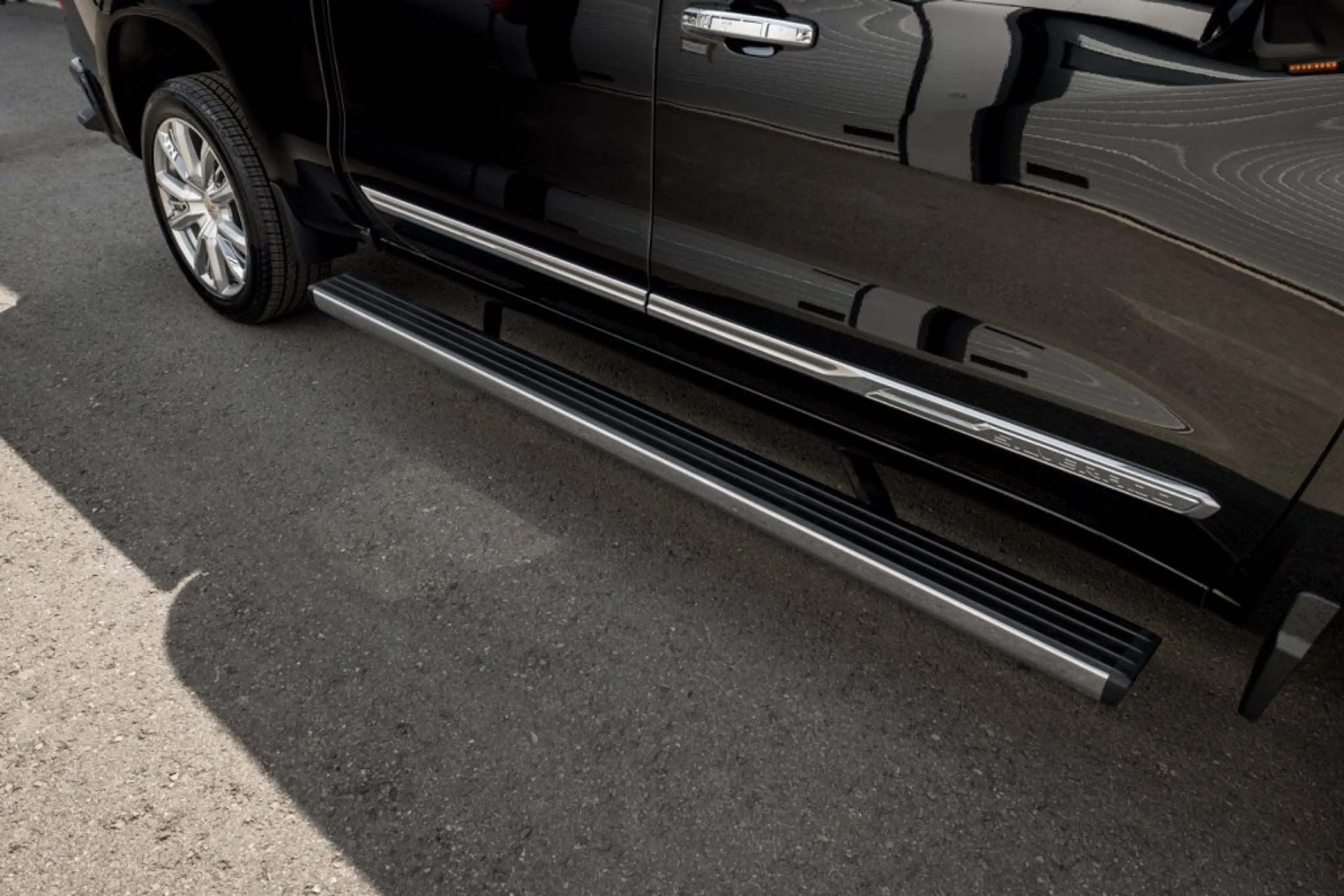 Chevrolet Silverado 1500 High Country Crew Cab Short Box 4x4 — photo 11
