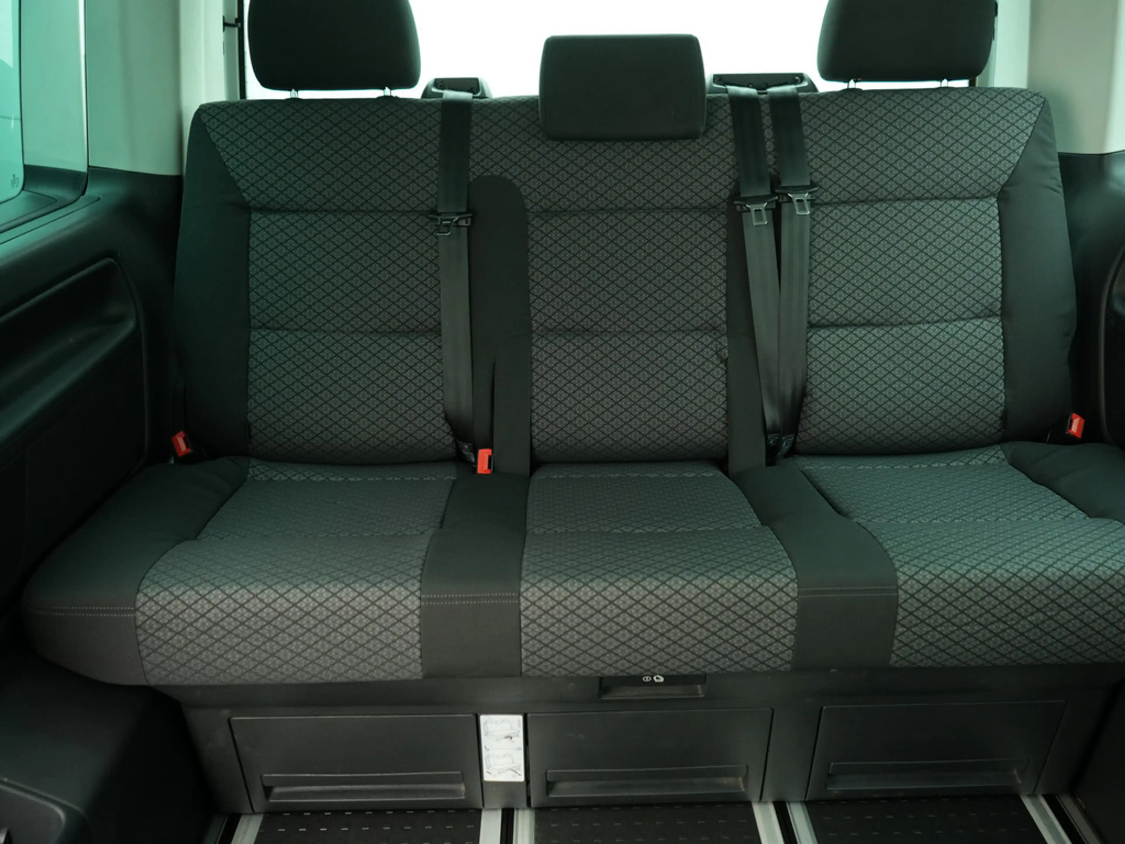 Volkswagen T6.1 Multivan Family 7 SITZER CARPLAY KAM — photo 13