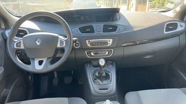 Renault Scenic view 11