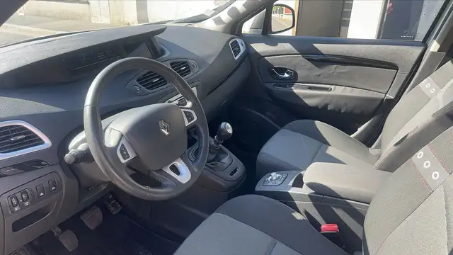 Renault Scenic view 8