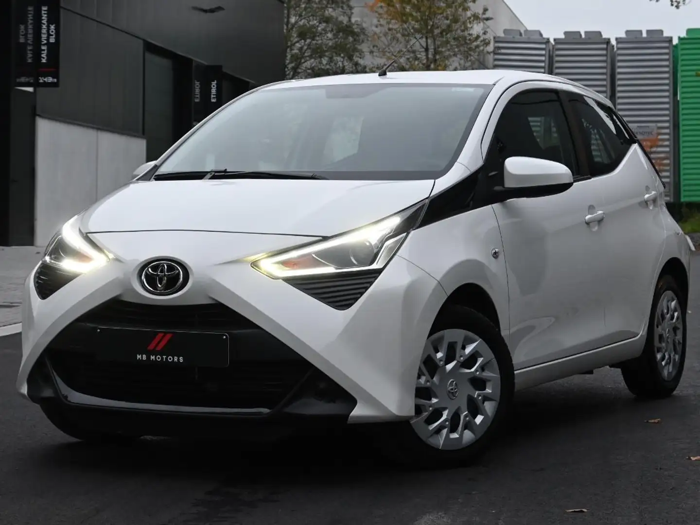 Toyota Aygo **CAMERA**LED**AIRCO**GARANTIE 2027** Biały - 1