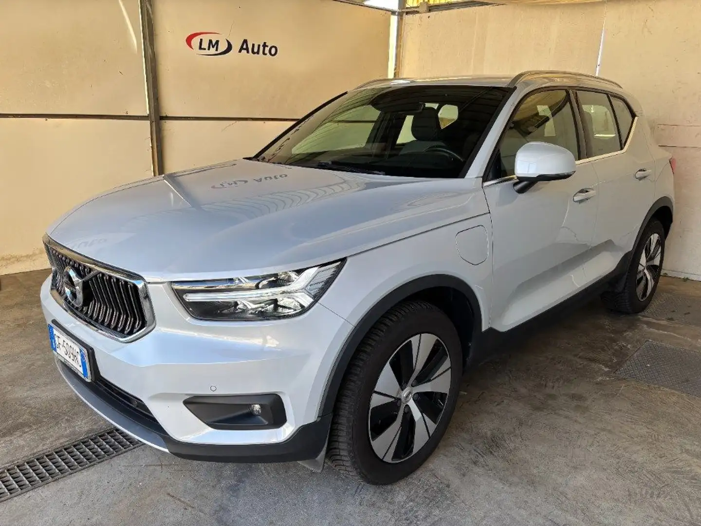 Volvo XC40 T4 Recharge Plug-in Hybrid Inscription Gris - 1