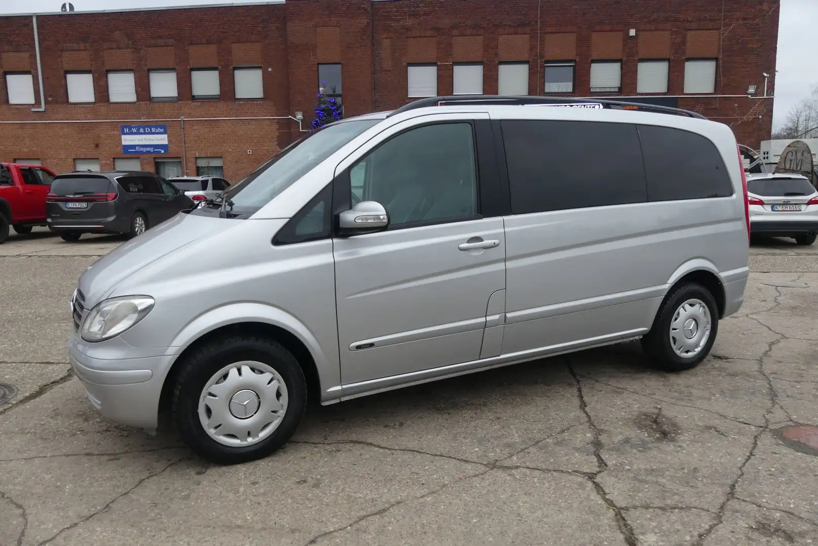 Mercedes-Benz Viano 2.2 Kompakt*Tempo*2xKlima*Navi*AHK*6-Sitze Silber - 1
