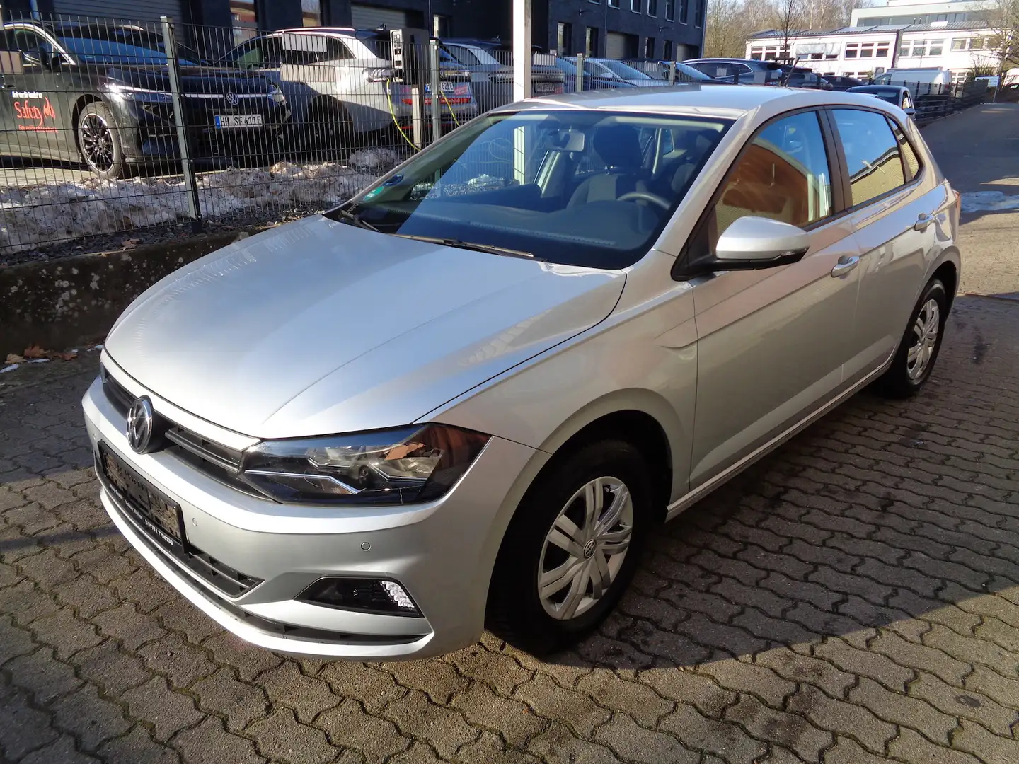Volkswagen Polo 1.0 Trendline, Klima, PDC, Tempomat Silber - 1