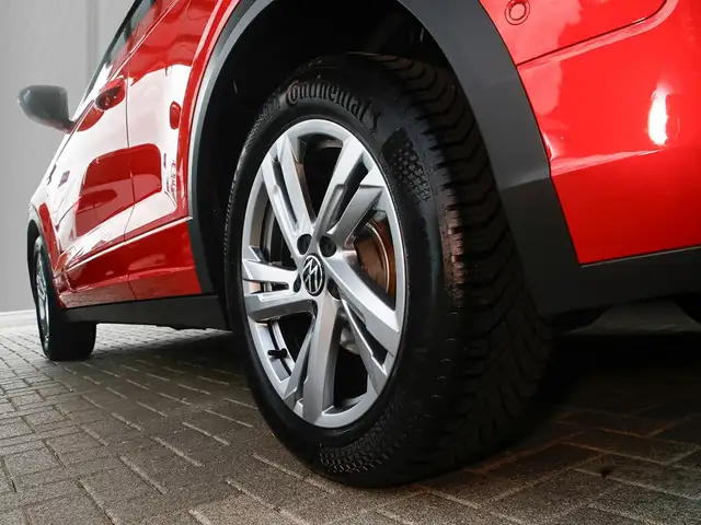 Volkswagen T-Roc view 7