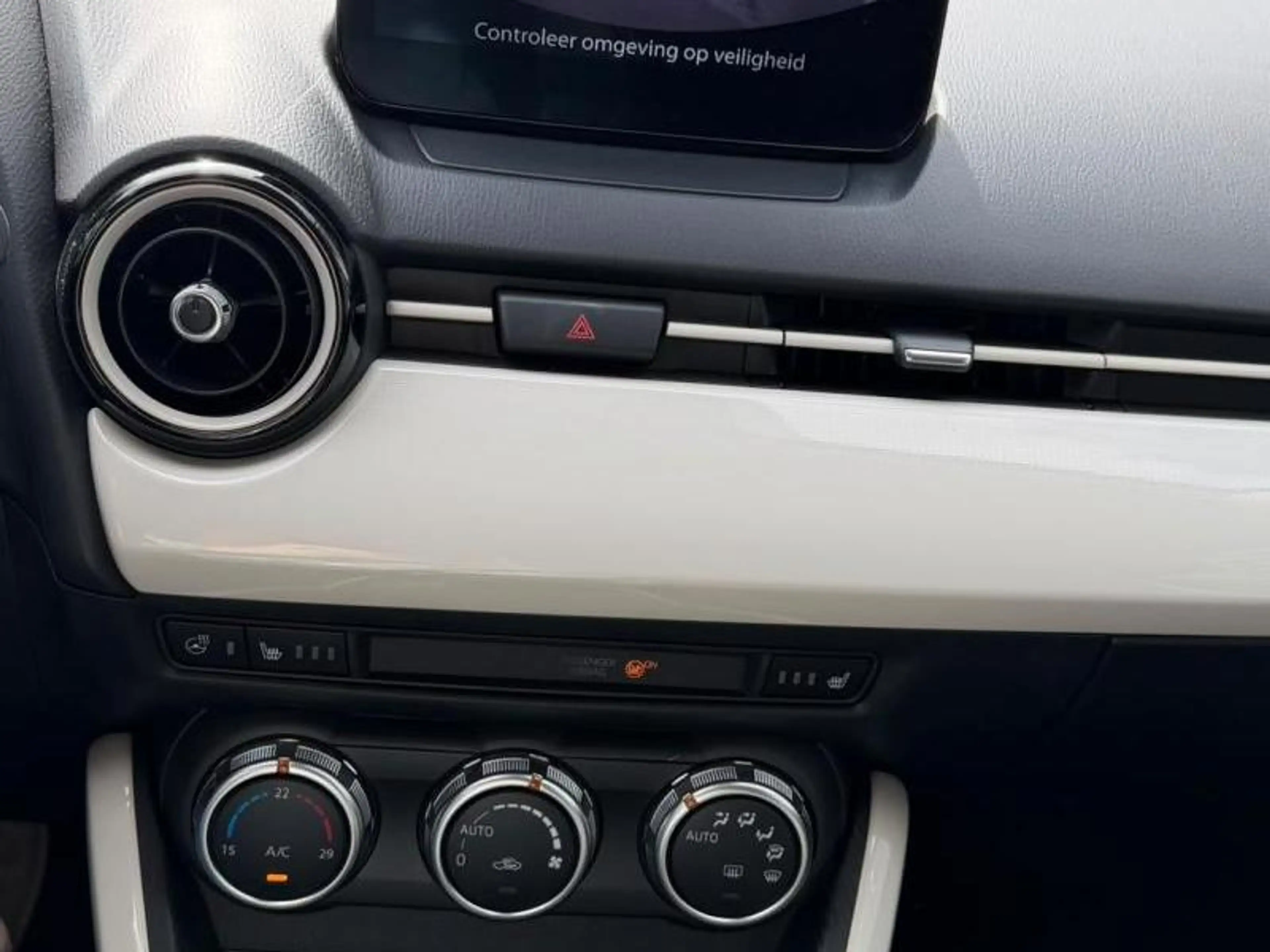 Mazda 2 Exclusive-Line — photo 15