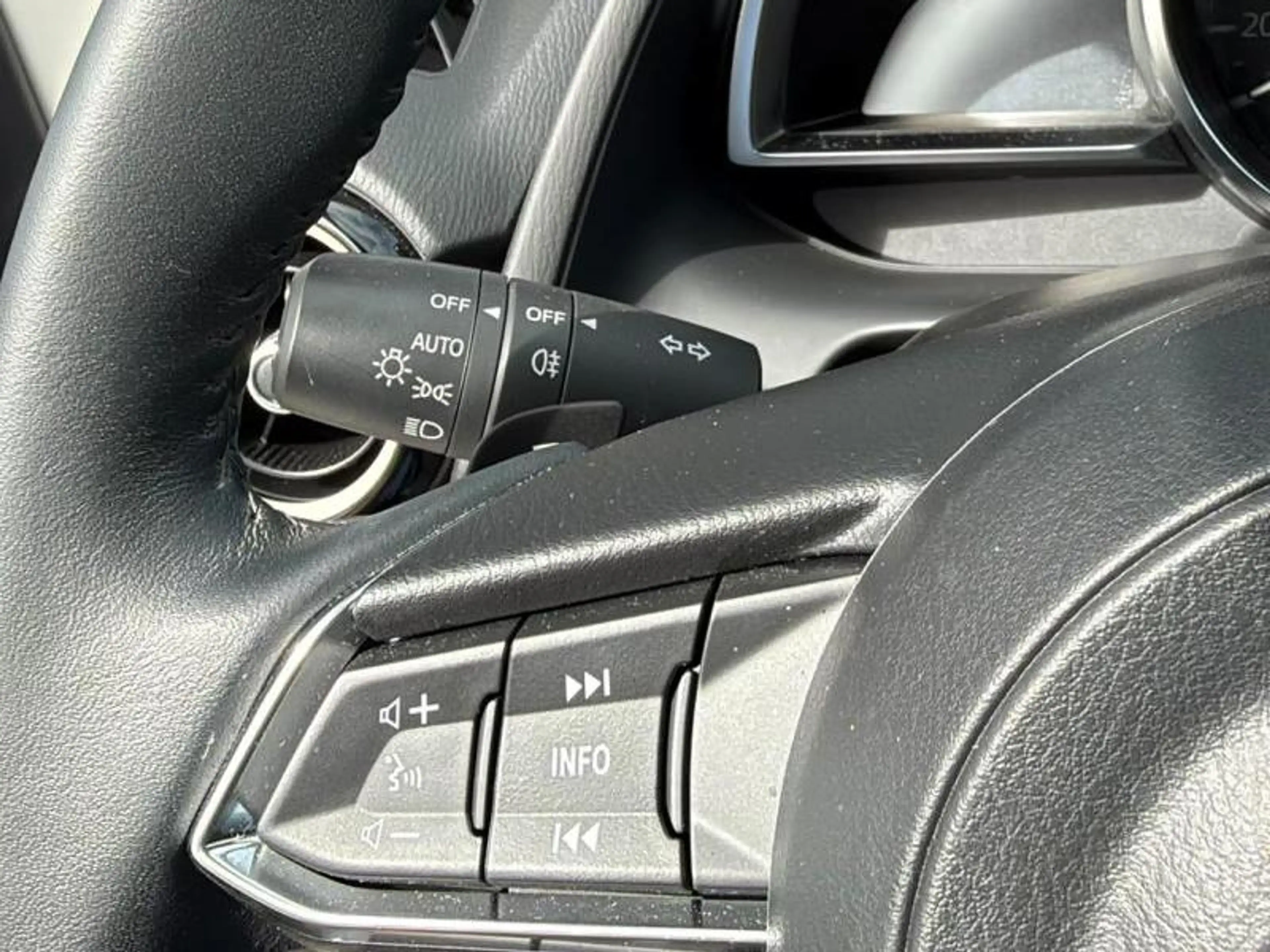 Mazda 2 Exclusive-Line — photo 10