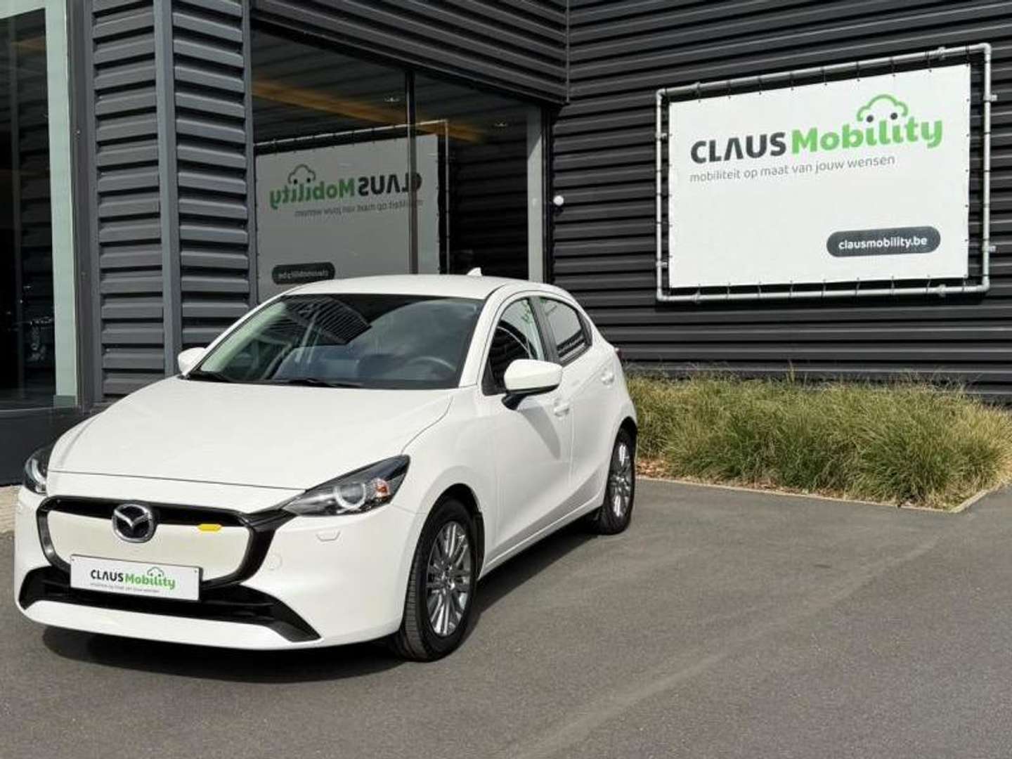 Mazda 2 nuo 336 €/ mėn Benzinas 2024m. Sedanas Automatinė
