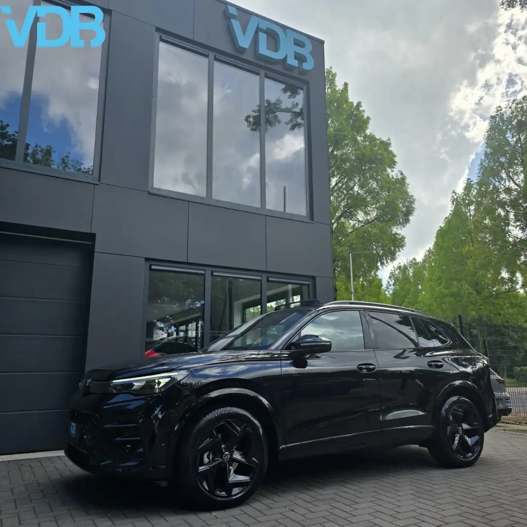 Volkswagen Tiguan 1.5 eTSI R-Line BLACKEDITION MEMORY PANO Zwart - 2