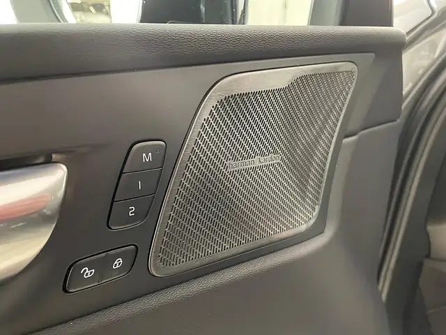 Volvo XC60 T6 AWD PHEV 4 Life 18,8kWh Ultra Dark Aut. | St... Ansicht 22