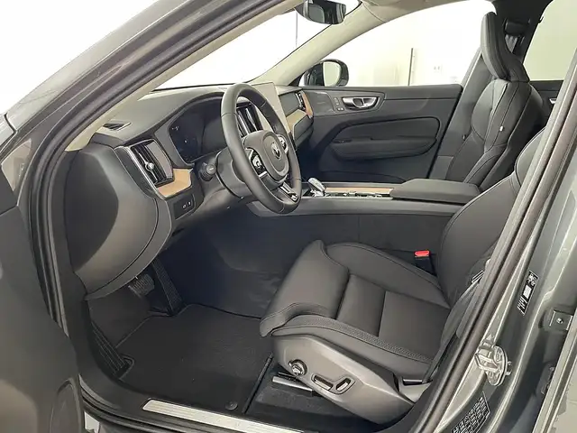 Volvo XC60 T6 AWD PHEV 4 Life 18,8kWh Ultra Dark Aut. | St... Ansicht 9