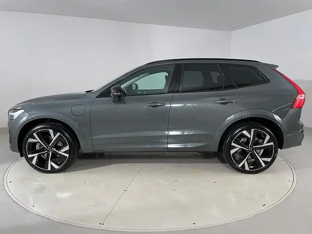 Volvo XC60 T6 AWD PHEV 4 Life 18,8kWh Ultra Dark Aut. | St... Ansicht 3