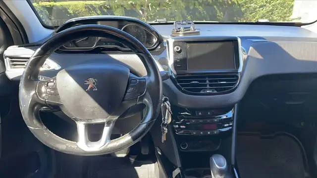 Peugeot 2008 view 11