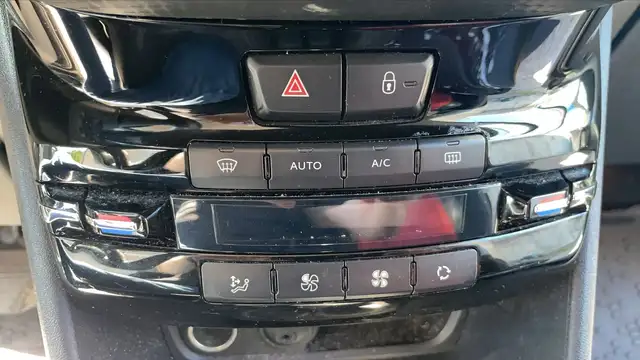 Peugeot 2008 view 13