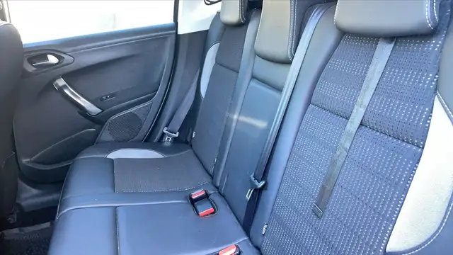 Peugeot 2008 view 9