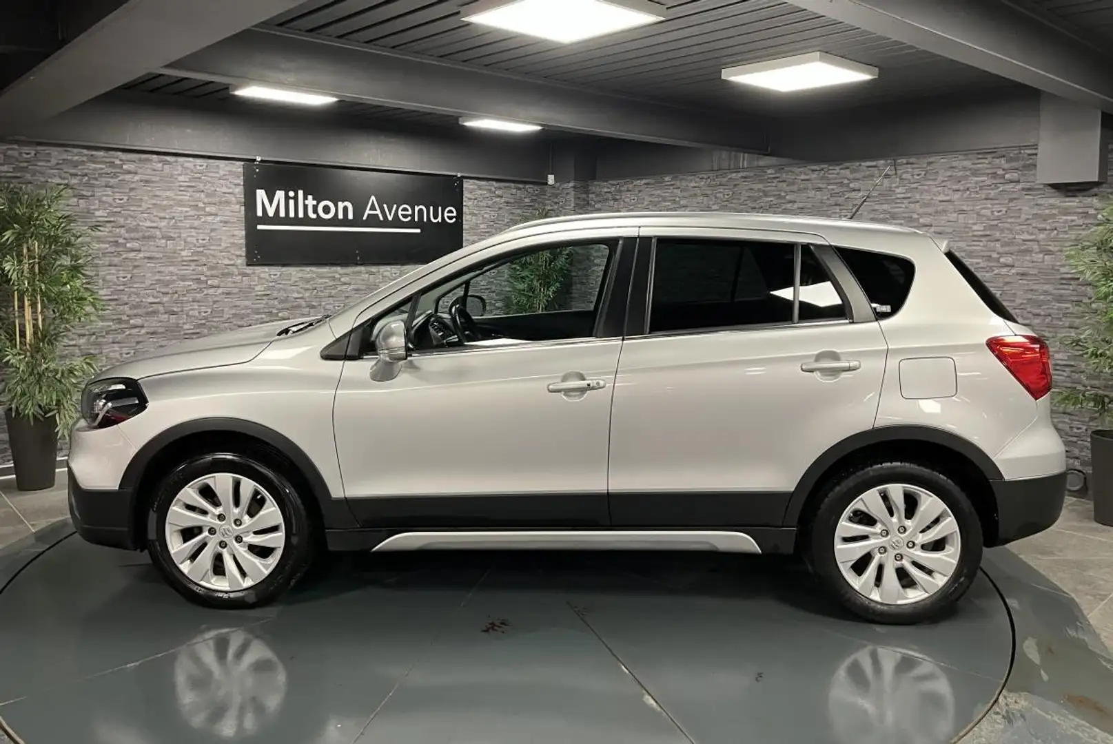 Suzuki SX4 S-Cross S-Cross 1.4 Boosterjet + Hybrid SHVS S-CROSS Privi Gri - 2