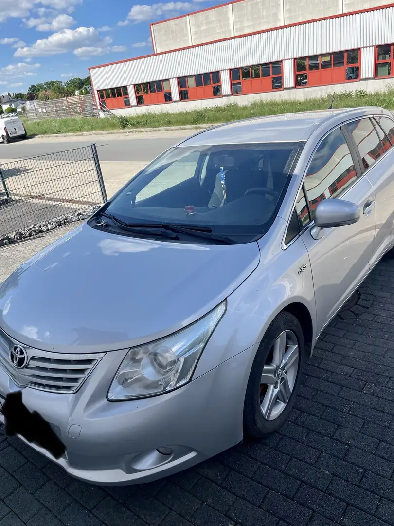Toyota Avensis Combi 2.2 D-4D Automatik Edition - 2