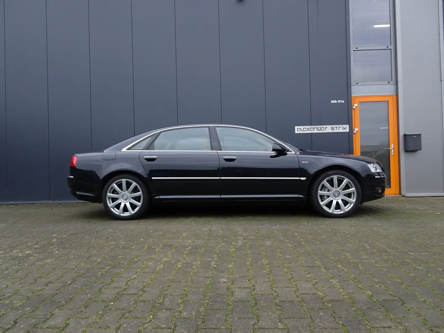 Audi A8 W12 6.0 Lang Unieke Staat Zwart - 1