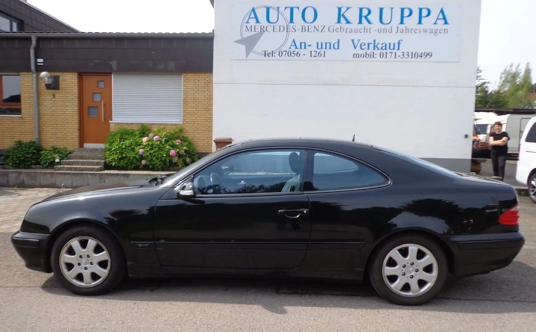 Mercedes-Benz CLK 230 K AVANTGARDE Automatik Klima SHZ SHD AHK Noir - 1