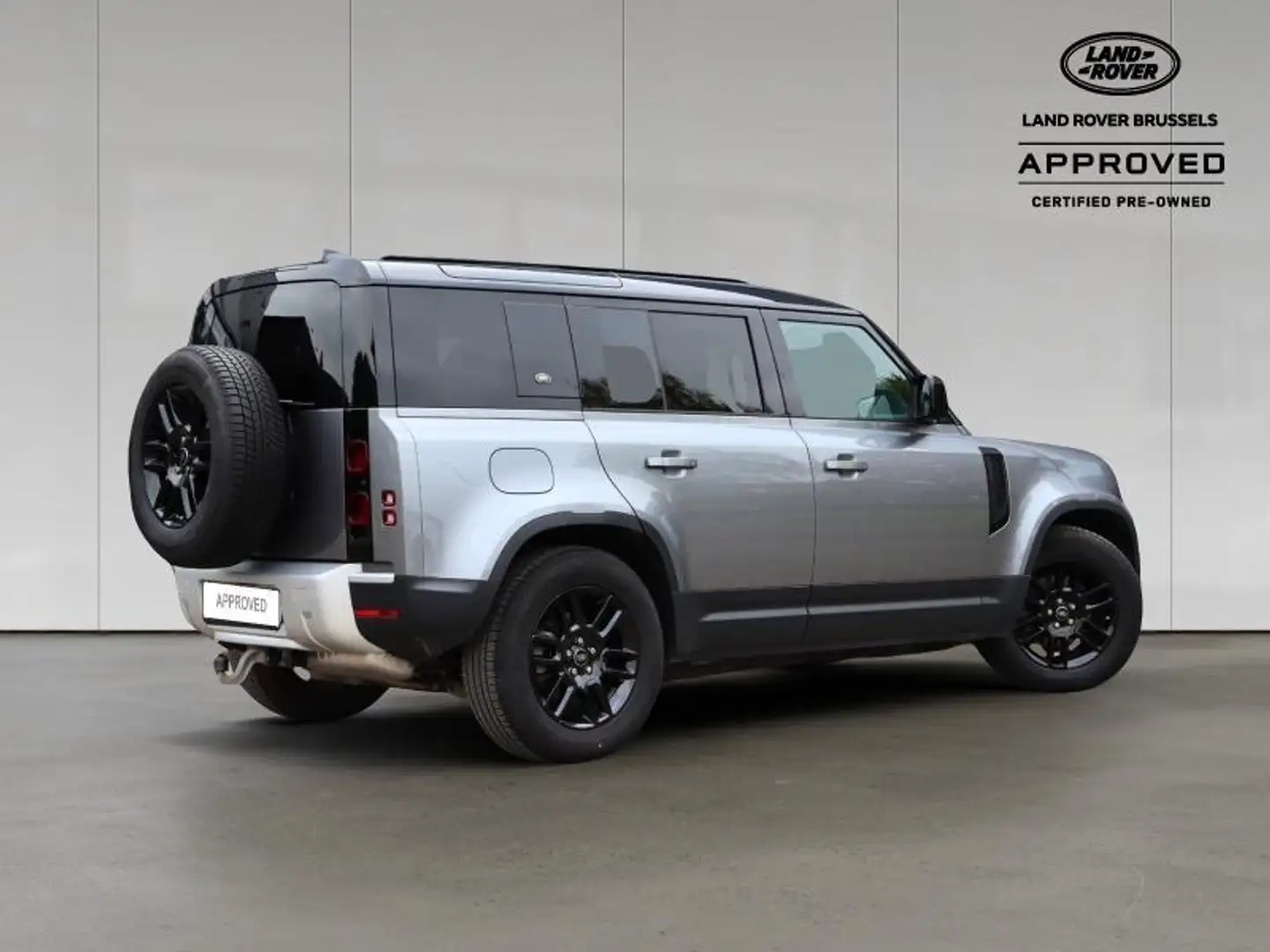 Land Rover Defender 110 D200 SE 7SEATS Warranty until 03/2029 Grijs - 2