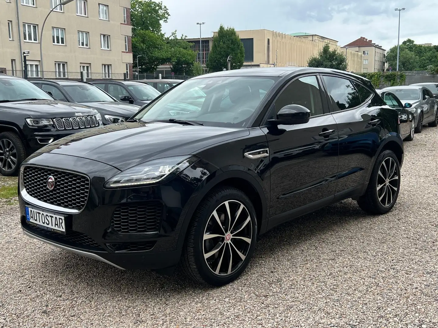 Jaguar E-Pace D150 HSE 4WD Auto*R-Cam*Leder*Top Schwarz - 1