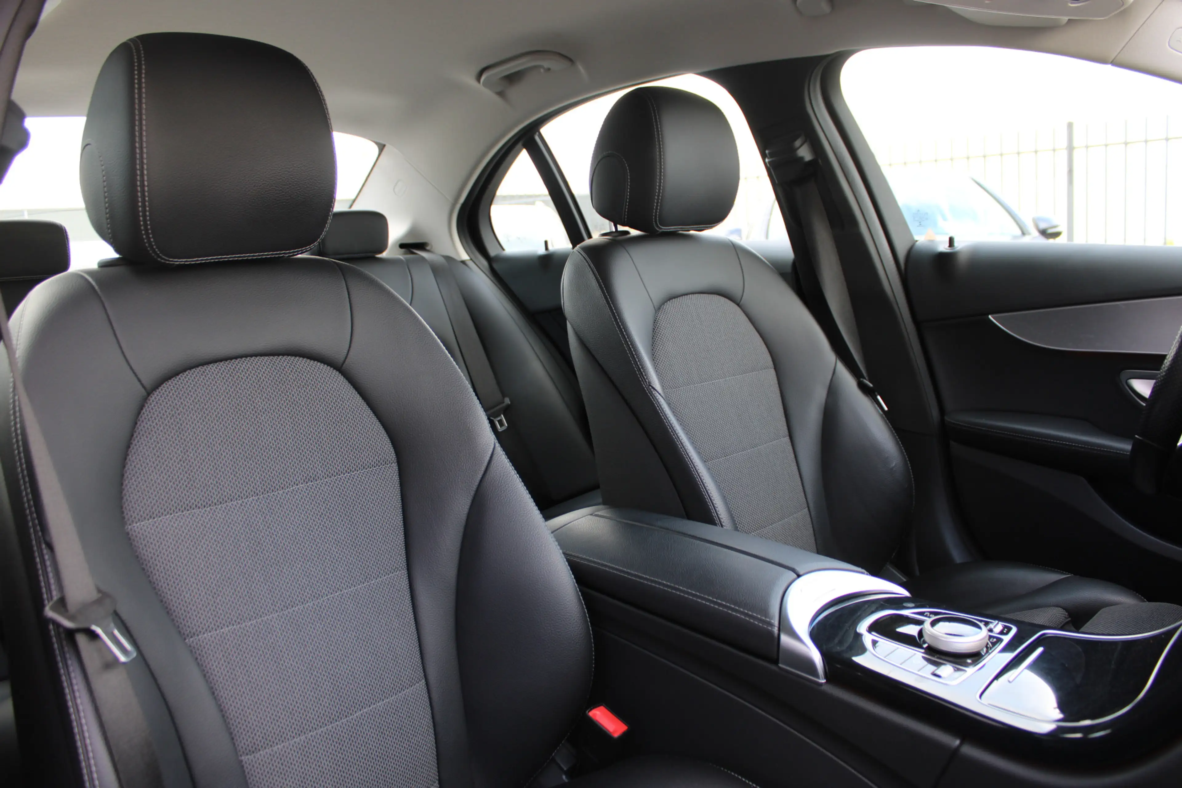 Mercedes-Benz C 350 350e Avantgarde NAVI TREKHAAK CAMERA LUCHTVERING 1 — photo 13