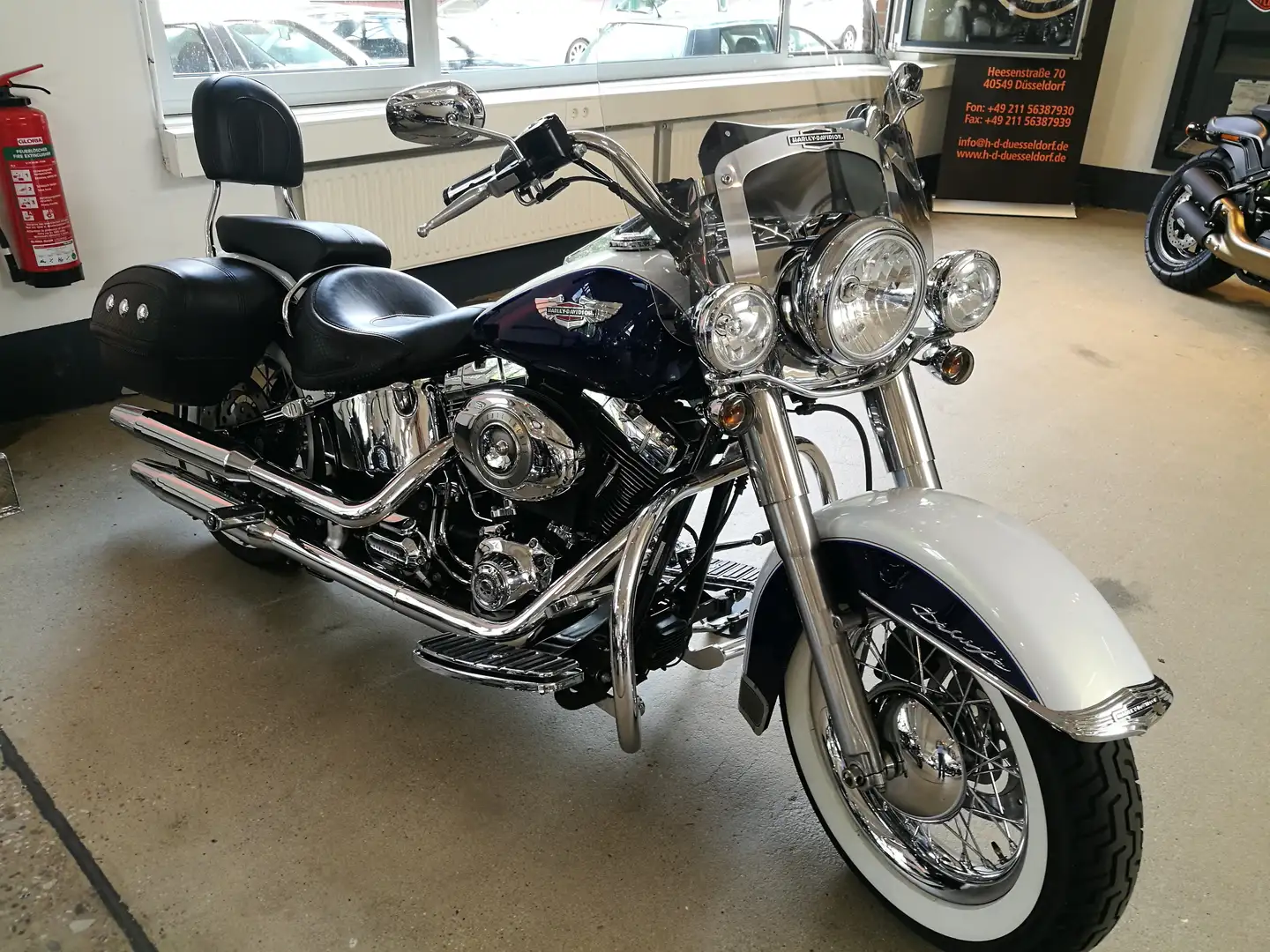 Harley-Davidson Softail Deluxe FLSTN Weiß - 2