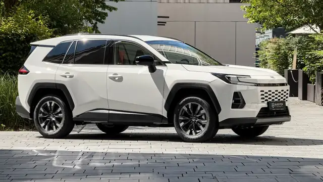 Toyota Rav 4 view 6