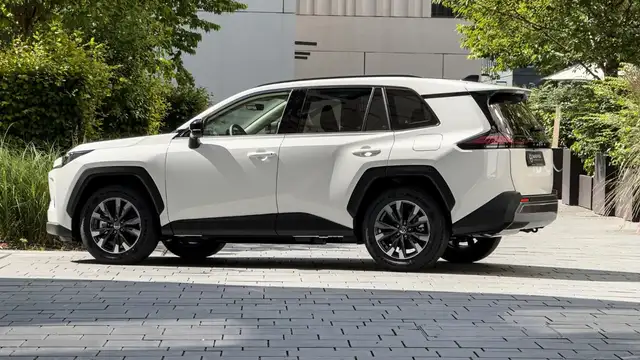 Toyota Rav 4 view 11