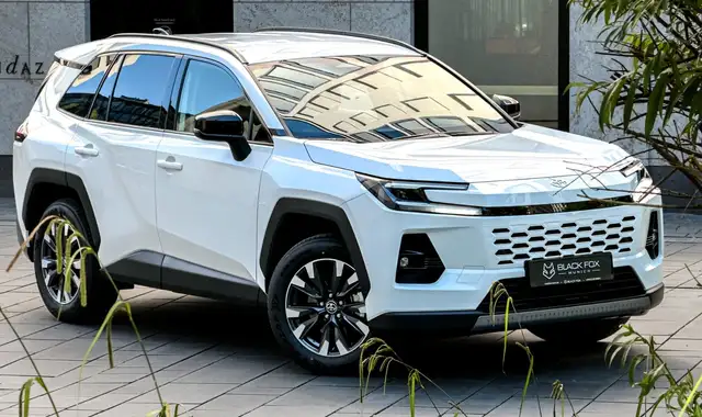 Toyota Rav 4 view 5