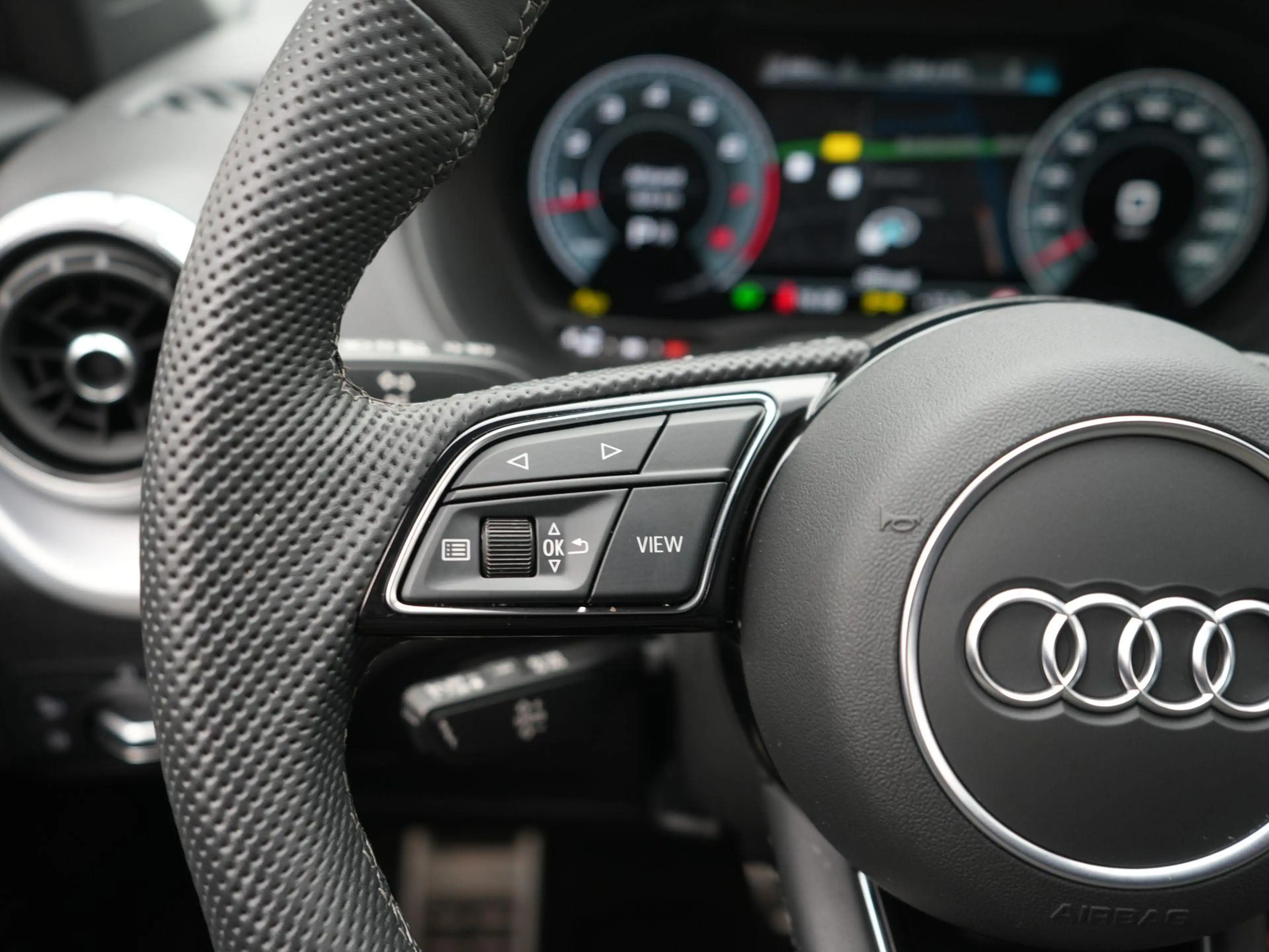 Audi Q2 35 TFSI S Edition S-Line | Zwart optiek | Virtual — photo 13