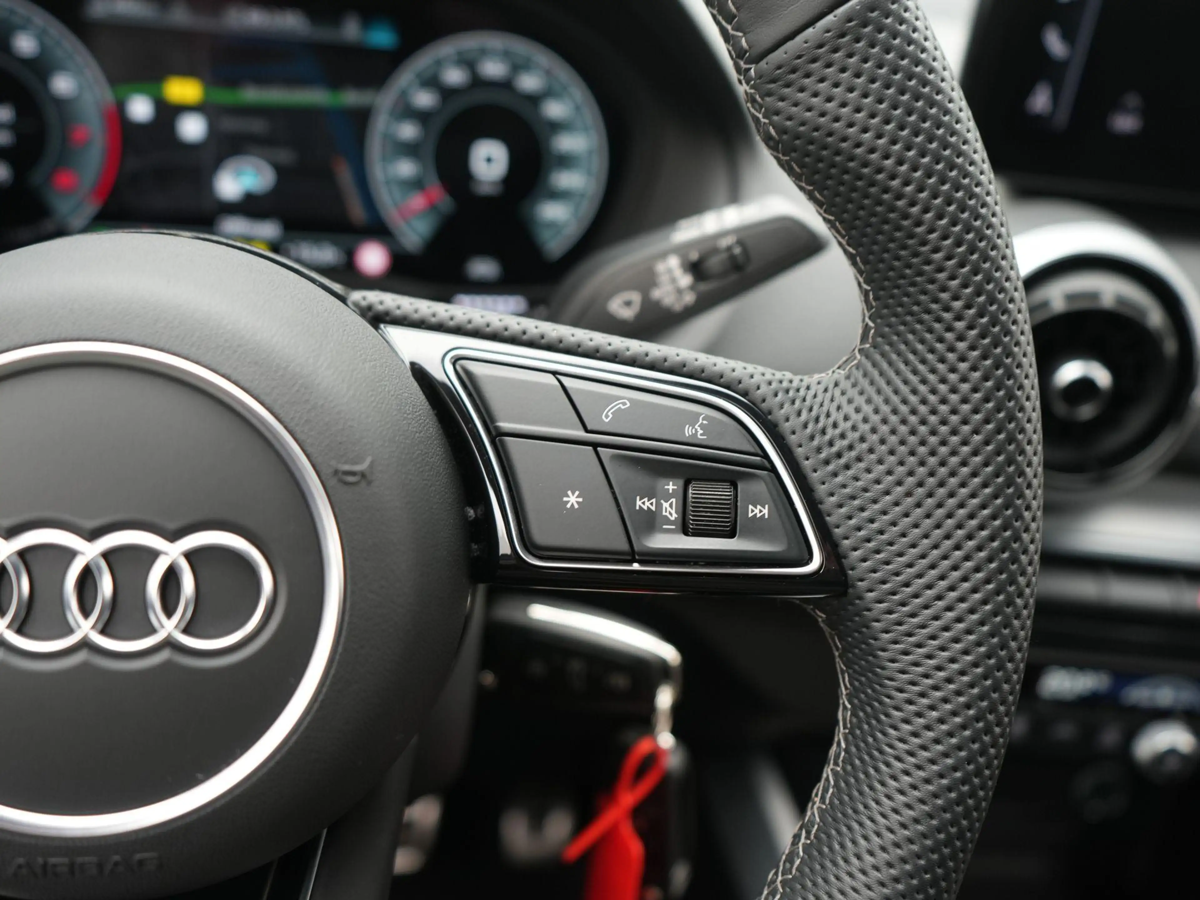 Audi Q2 35 TFSI S Edition S-Line | Zwart optiek | Virtual — photo 14
