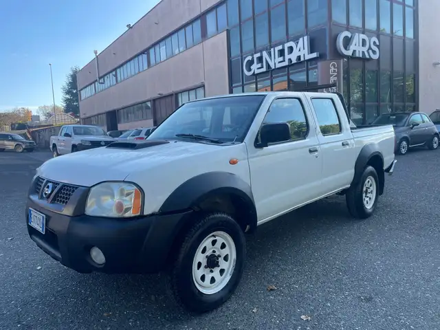 Nissan Navara NP300 2.5 Dci Double Cab 133cv Autocarro+Gancio