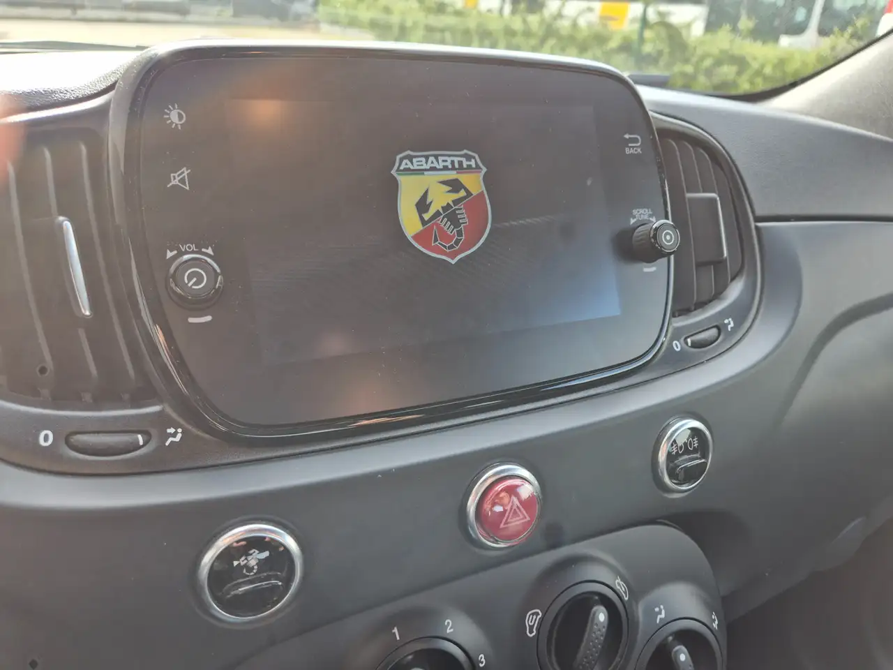 Abarth 595C 2022 — фото 12